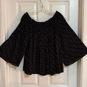MAX STUDIO PLEATED TOP. CAN BE WORN ON OR OFF SHOULDERS. SZ S. BARELY WORN!